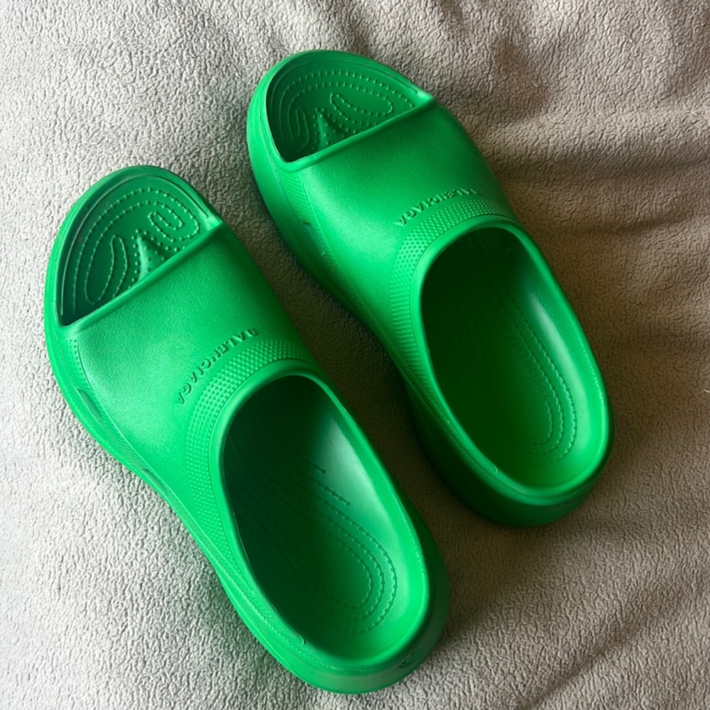 Balenciaga crocs In green size 9 / 39